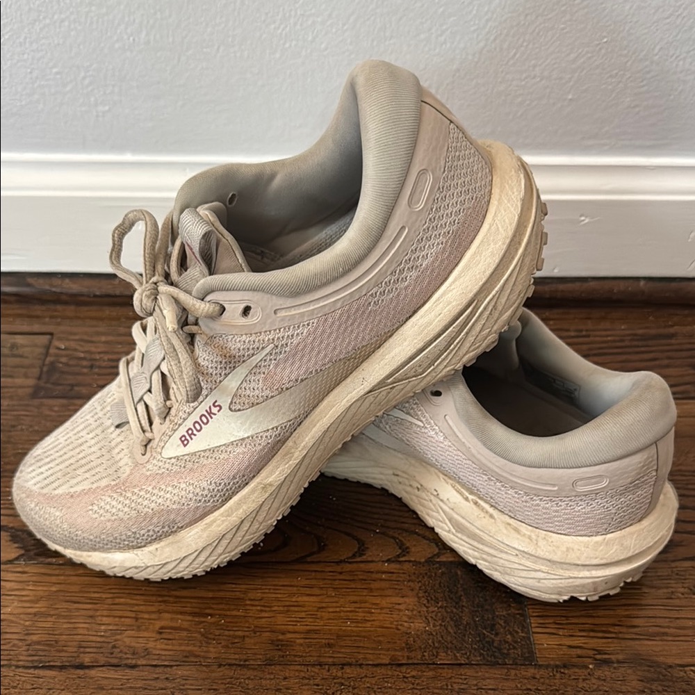 Brooks Pink Cream Athletic Sneakers Revel 7 8.5